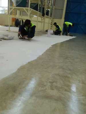 Pekerjaan Epoxy di lokasi gudang