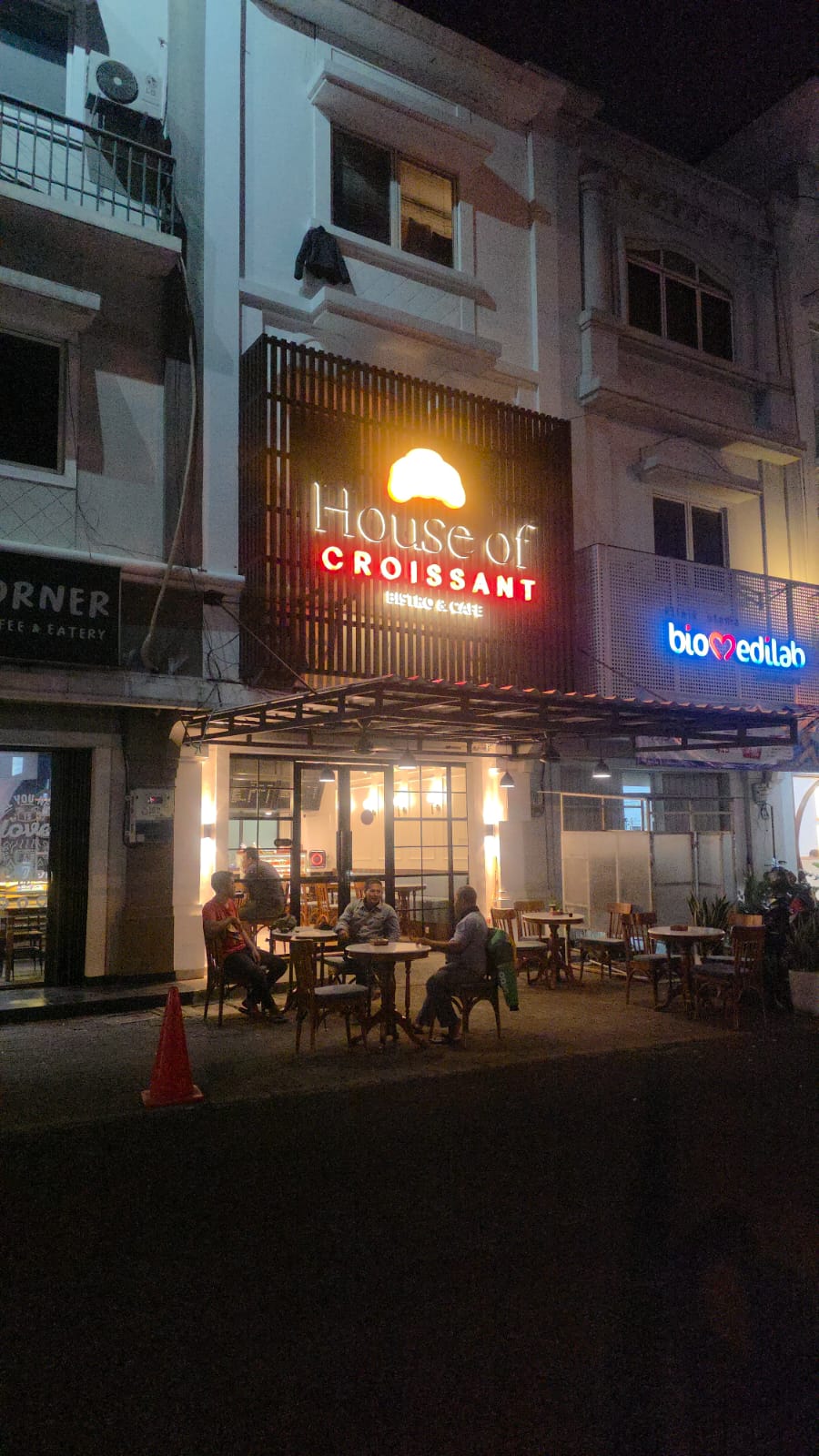 Pekerjaan Interior di Restoran BSD (House of Croissant)