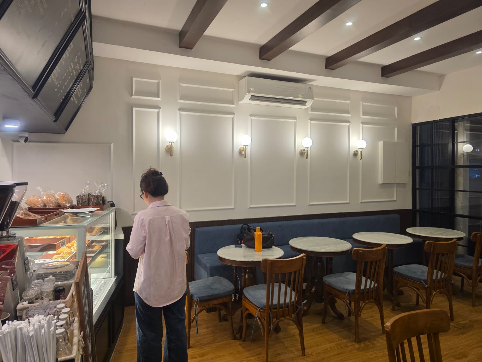 Pekerjaan Interior di Restoran BSD (House of Croissant)